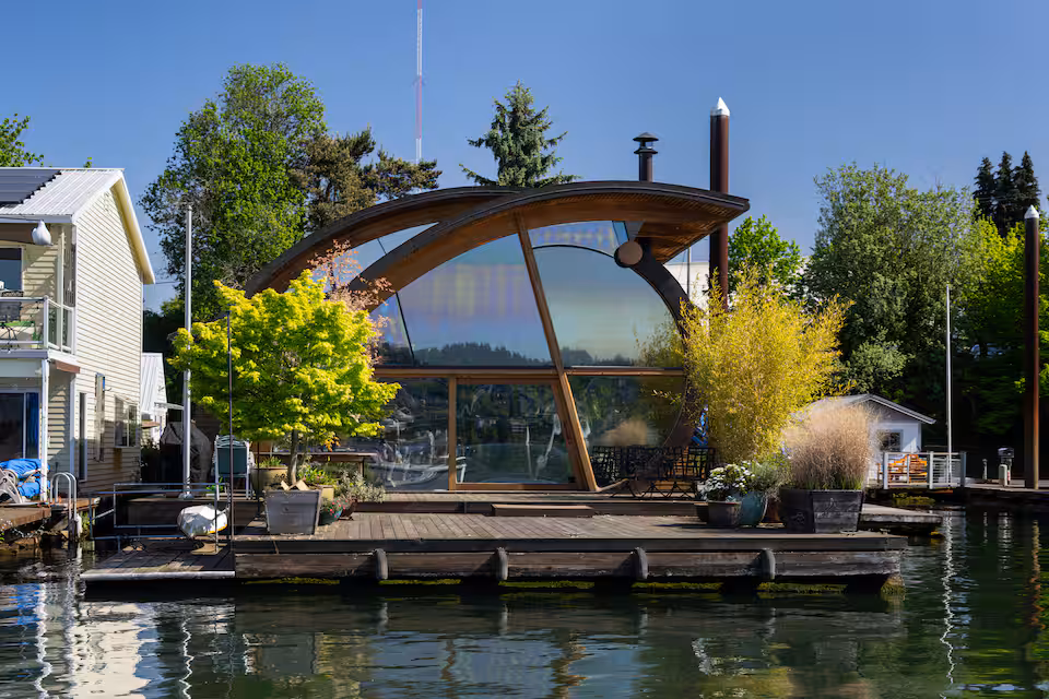 Unique floating homes viewed during boat tours